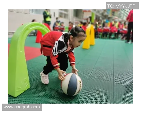 清纯美女足球明星的魅力与实力并存,展现青春风采与运动激情 清纯美女足球明星的魅力与实力并存,展现青春风采与运动激情